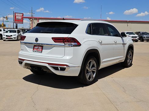 Used 2020 Volkswagen Atlas Cross Sport SEL R-Line w/ Cross Sport MDO Package FWD image 3