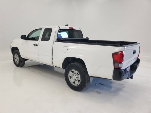 Used 2019 Toyota Tacoma SR image 5