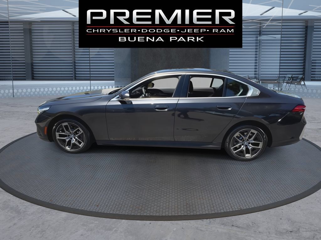 Used 2026 BMW 530i RWD image 5