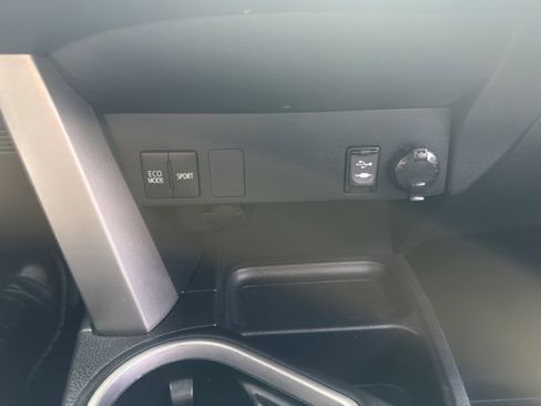 Used 2017 Toyota RAV4 LE w/ Carpet Mat Package AWD/4WD image 31