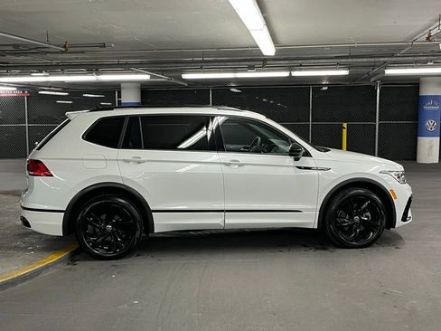 Used 2023 Volkswagen Tiguan SE R-Line image 39