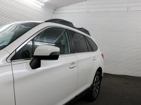 Used 2017 Subaru Outback 2.5i Limited image 6