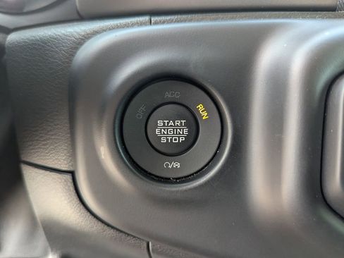 Used 2021 Jeep Gladiator Sport image 23