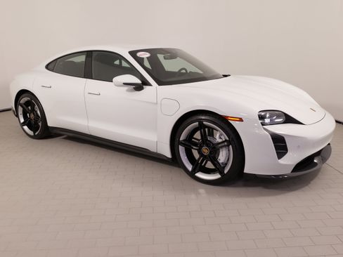 Used 2023 Porsche Taycan GTS image 8