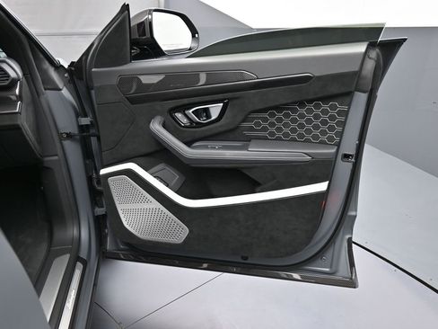 Used 2024 Lamborghini Urus Performante image 31