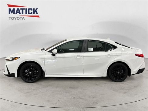 New 2026 Toyota Camry SE image 4