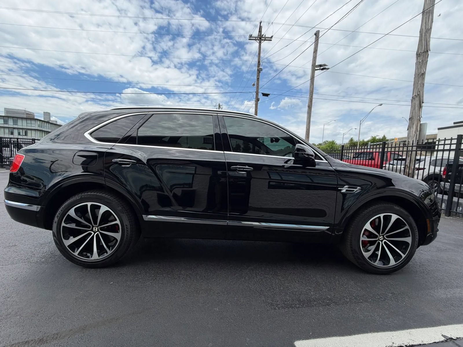 Used 2020 Bentley Bentayga AWD/4WD image 19