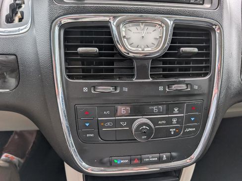 Used 2015 Chrysler Town & Country Touring FWD image 24