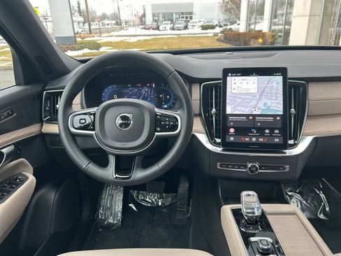 Used 2025 Volvo XC90 B5 Plus image 19