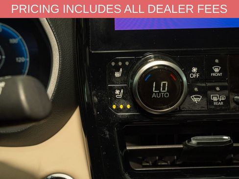 Used 2023 Toyota Highlander Limited FWD image 17