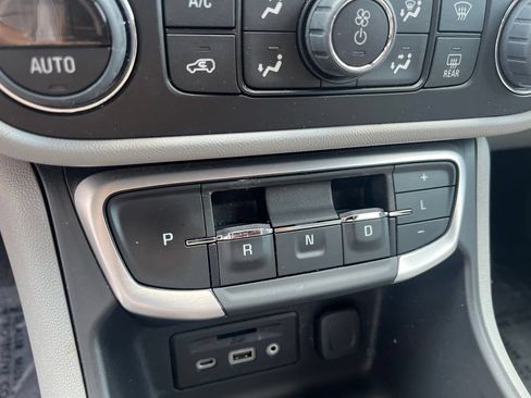 Used 2024 GMC Terrain SLT FWD image 24