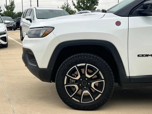 Used 2025 Jeep Compass Trailhawk AWD/4WD image 8