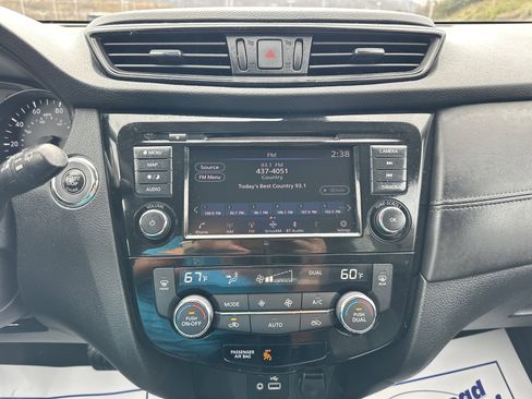 Used 2020 Nissan Rogue SL w/ Premium Package image 25