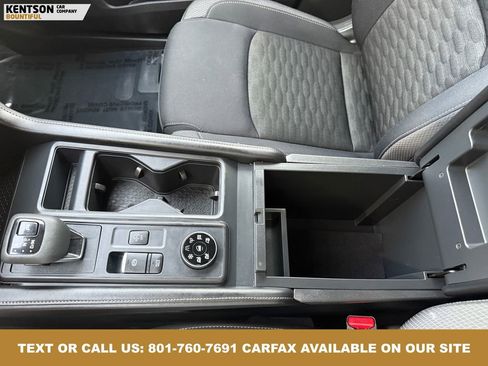 Used 2024 Nissan Pathfinder S image 18