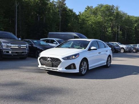 Used 2023 Hyundai Kona SEL AWD/4WD image 3