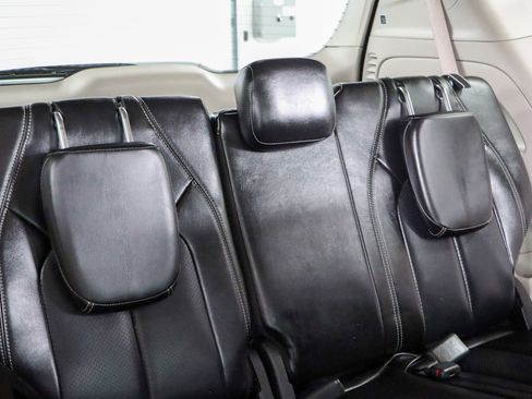 Used 2023 Chrysler Pacifica Touring-L image 29