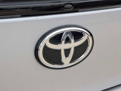 Used 2024 Toyota GR86 Premium image 11