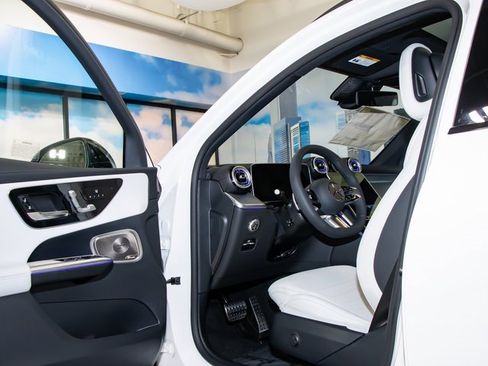 Used 2026 Mercedes-Benz GLC 350e 4MATIC image 13