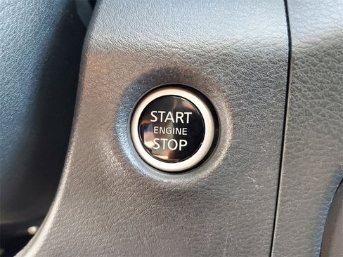 Used 2023 Nissan Frontier SV w/ SV Convenience Package image 32