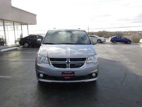 Used 2017 Dodge Grand Caravan SXT FWD image 4
