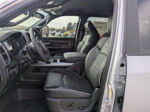 New 2026 RAM 2500 Laramie AWD/4WD image 11