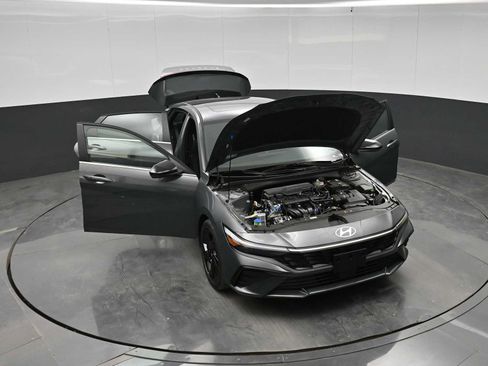New 2026 Hyundai Elantra SEL Sport FWD image 40