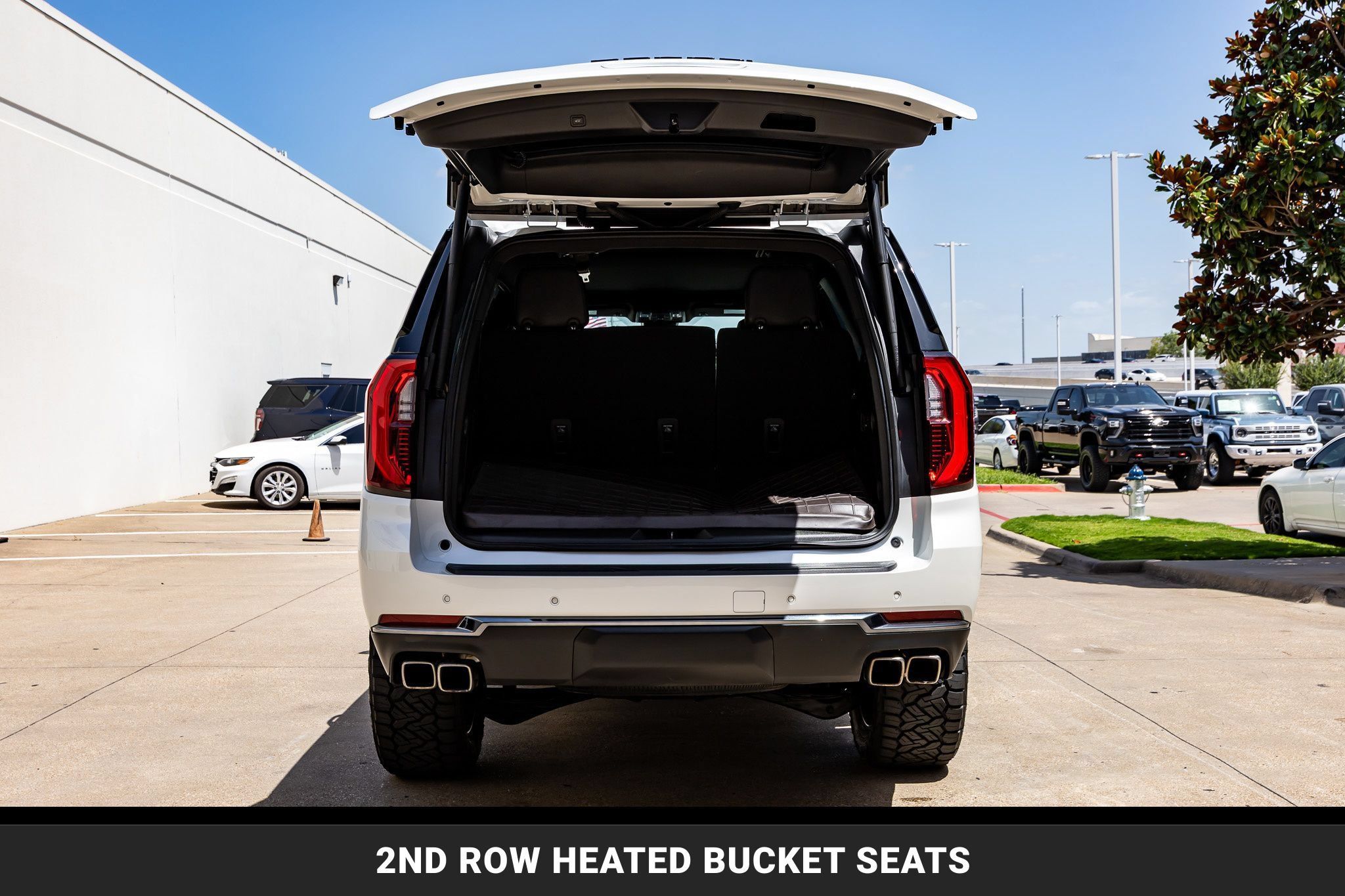 Used 2025 GMC Yukon Denali Ultimate AWD/4WD image 9