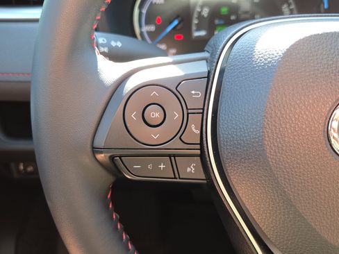 Certified 2025 Toyota RAV4 SE image 33