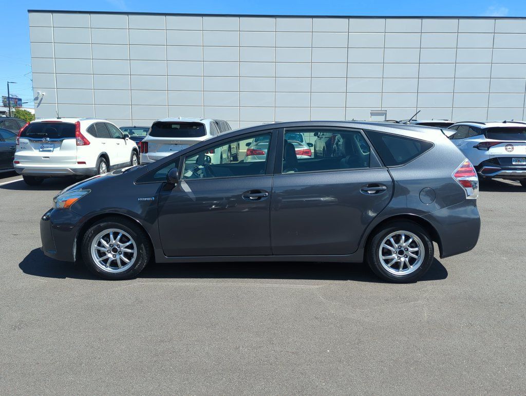 Used 2017 Toyota Prius V Two w/ Carpet Mat Package FWD image 4
