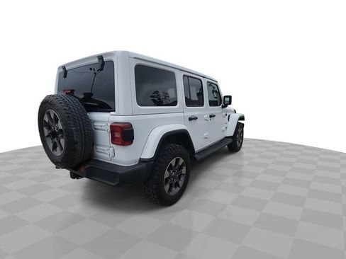 Used 2018 Jeep Wrangler Unlimited Sahara AWD/4WD image 8
