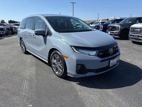 Used 2025 Honda Odyssey Touring image 4