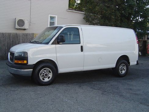 Used 2019 GMC Savana 2500 w/ Driver Convenience Package image 2