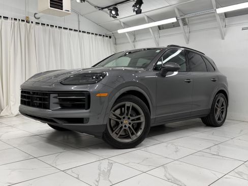 Certified 2025 Porsche Cayenne image 1