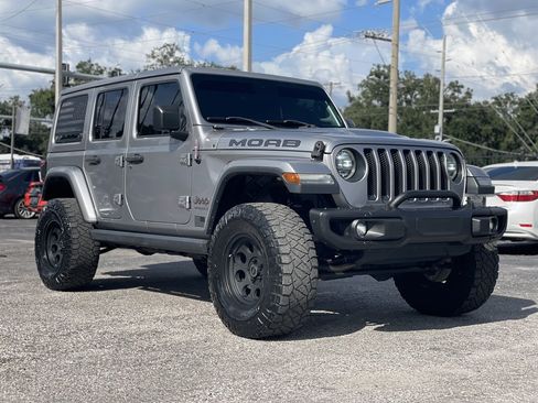 Used 2019 Jeep Wrangler Unlimited Sahara w/ Quick Order Package 24M Moab AWD/4WD image 11