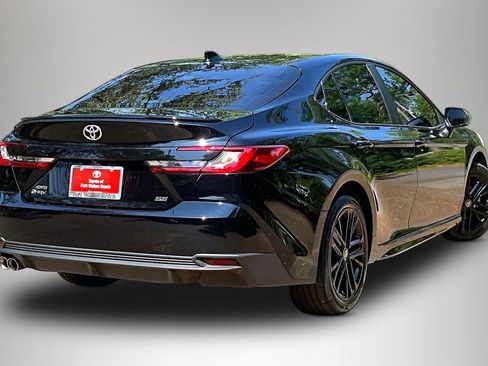 Used 2026 Toyota Camry SE AWD/4WD image 5