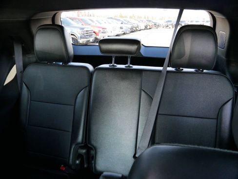 Used 2025 Buick Enclave Preferred image 12