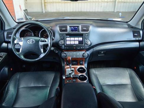 Used 2012 Toyota Highlander Limited w/ Tow Pkg AWD/4WD image 16