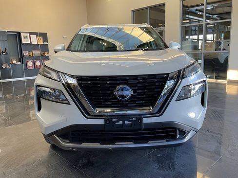 Used 2023 Nissan Rogue SL w/ SL Premium Package image 2