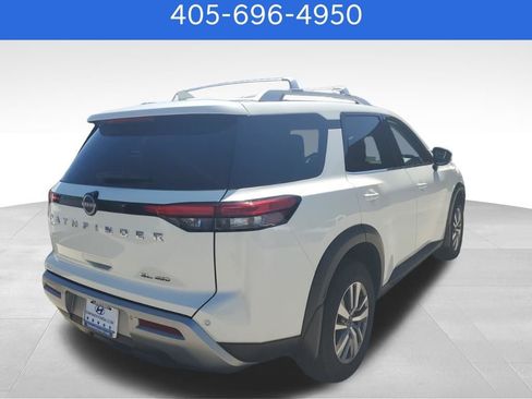 Used 2022 Nissan Pathfinder SL image 6