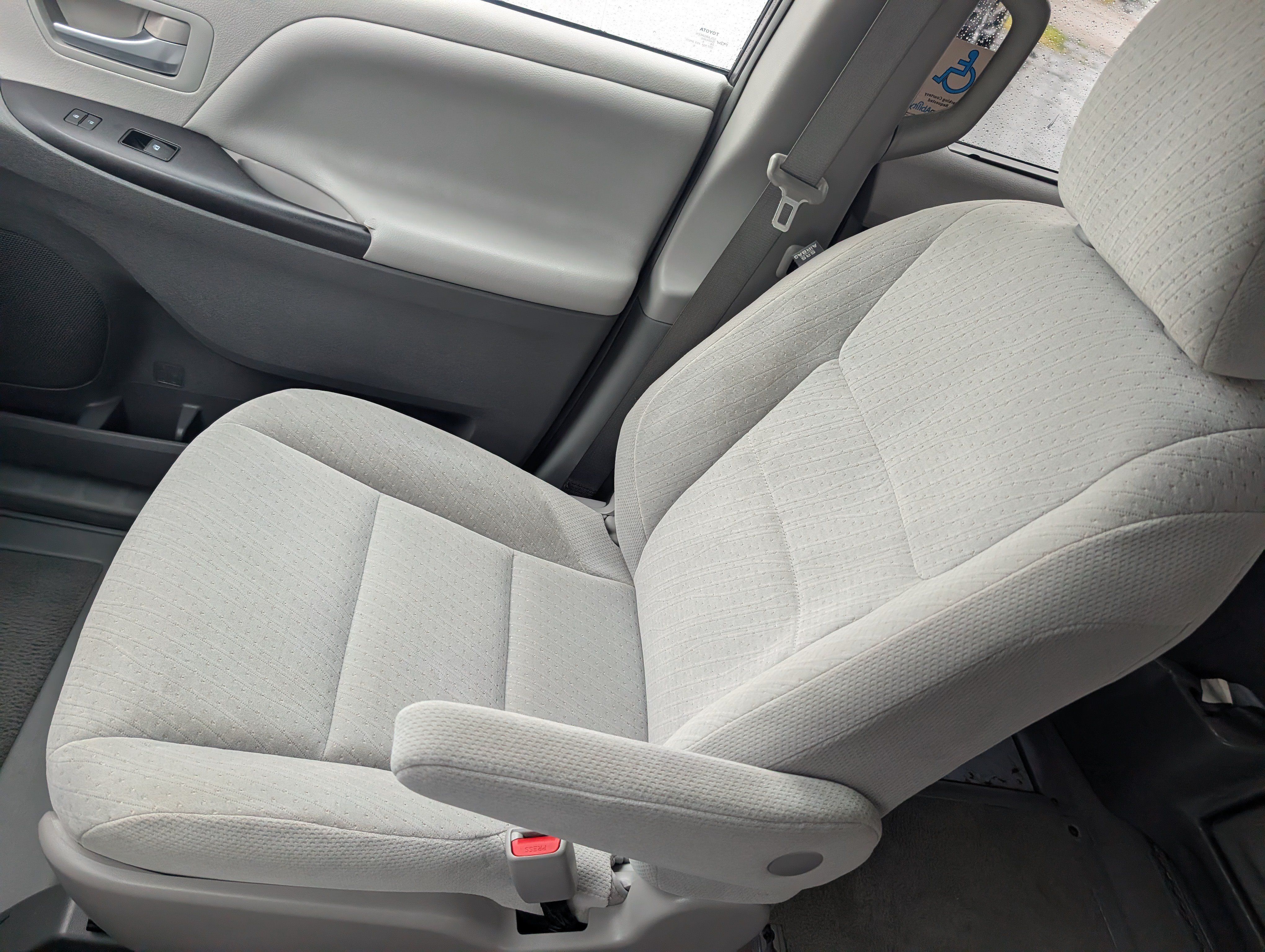 Used 2015 Toyota Sienna LE FWD image 22