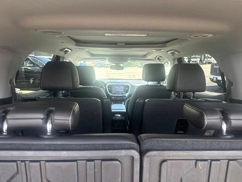 Used 2023 GMC Acadia SLT w/ Preferred Package AWD/4WD image 25