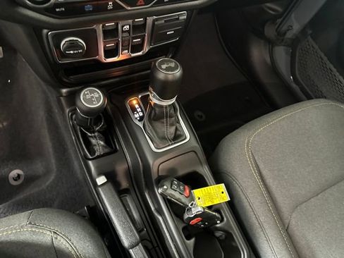 Used 2024 Jeep Wrangler Unlimited w/ Convenience Group image 20