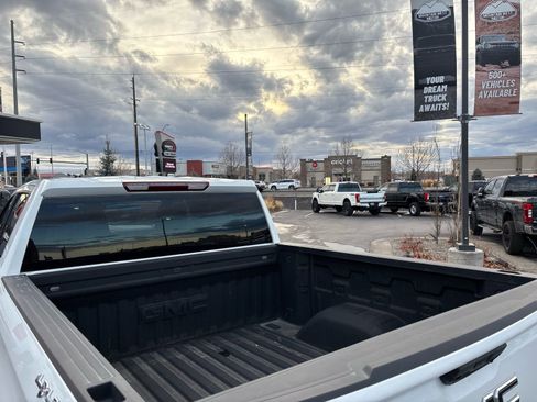 Used 2024 GMC Sierra 1500 Elevation image 10