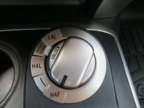 Used 2022 Toyota 4Runner Limited AWD/4WD image 26