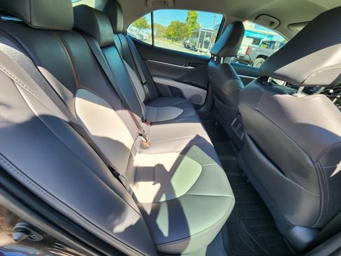 Used 2020 Toyota Camry XLE FWD image 14