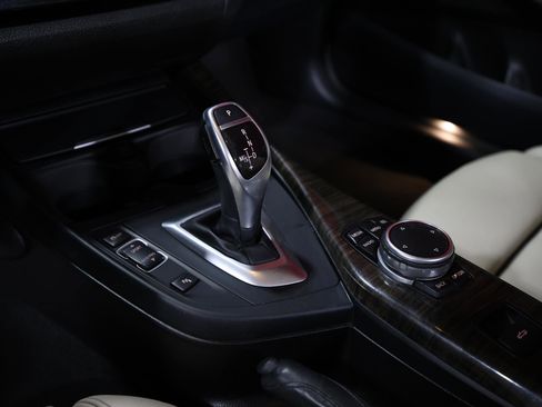 Used 2016 BMW M235i Convertible image 22