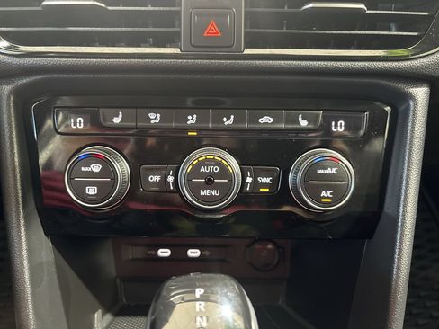 Used 2024 Volkswagen Taos SE FWD image 19