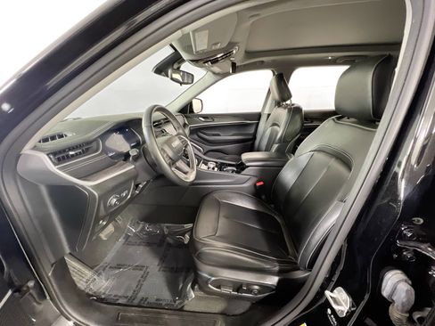 Used 2022 Jeep Grand Cherokee Limited image 20