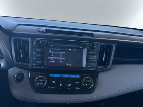 Used 2018 Toyota RAV4 XLE AWD/4WD image 14