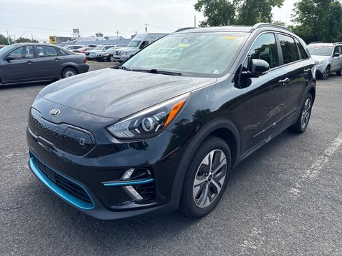 Used 2020 Kia Niro EX FWD image 2